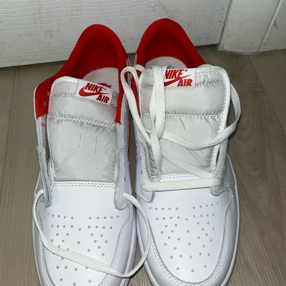 Air Jordan 1 Retro OG Low University Red White Men’s Size 11 - Picture 3 of 8